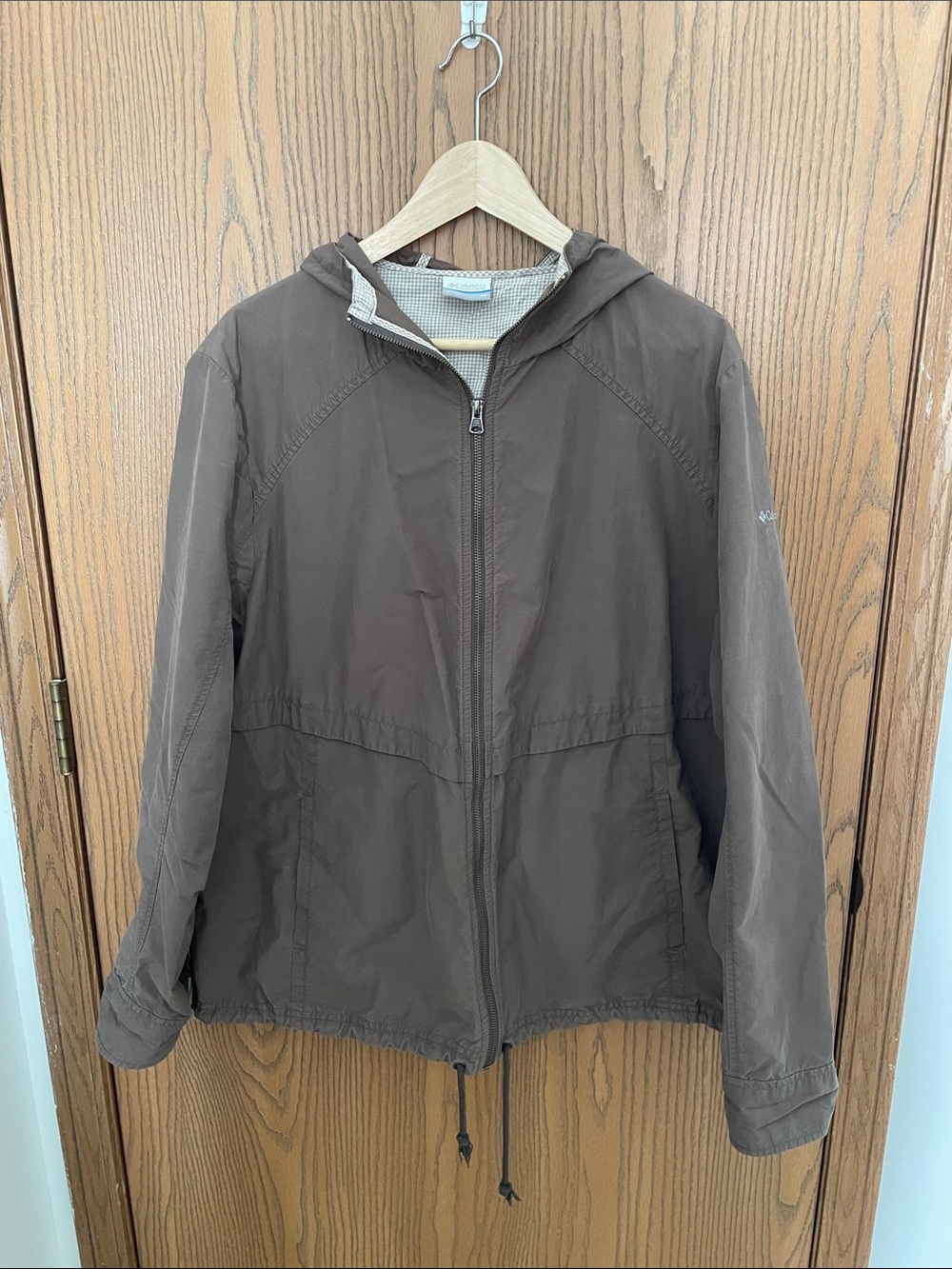 Women’s Plus Size Columbia 90s style lightweight brownish gray jacket with hood